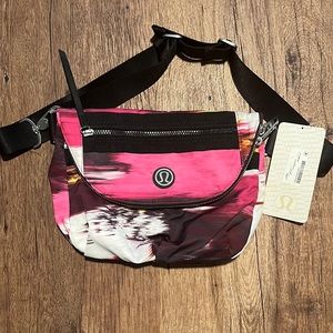 Lululemon Festival Bag Pigment Wind Berry Rumble Pink Crossbody/Fanny Pack NWT